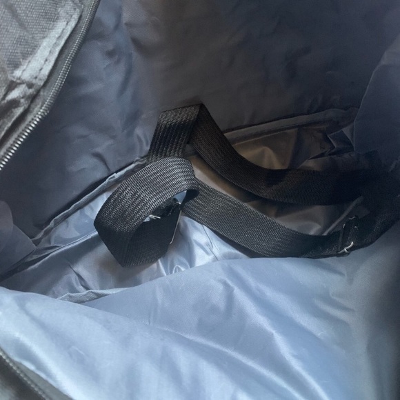 ❤️ HELLO KITTY ❤️ TRAVEL CROSSBODY WEEKENDER BAG - Picture 3 of 9